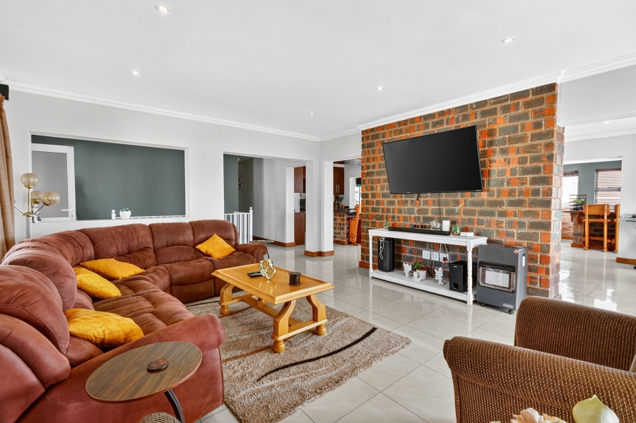 6 Bedroom Property for Sale in Olive Grove Western Cape